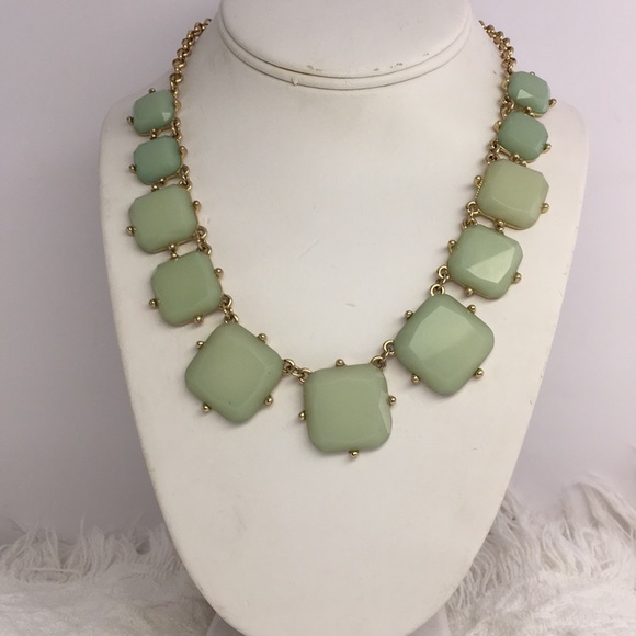 Jewelry - ❤️ Sea Foam Green Lucite Statement Necklace
